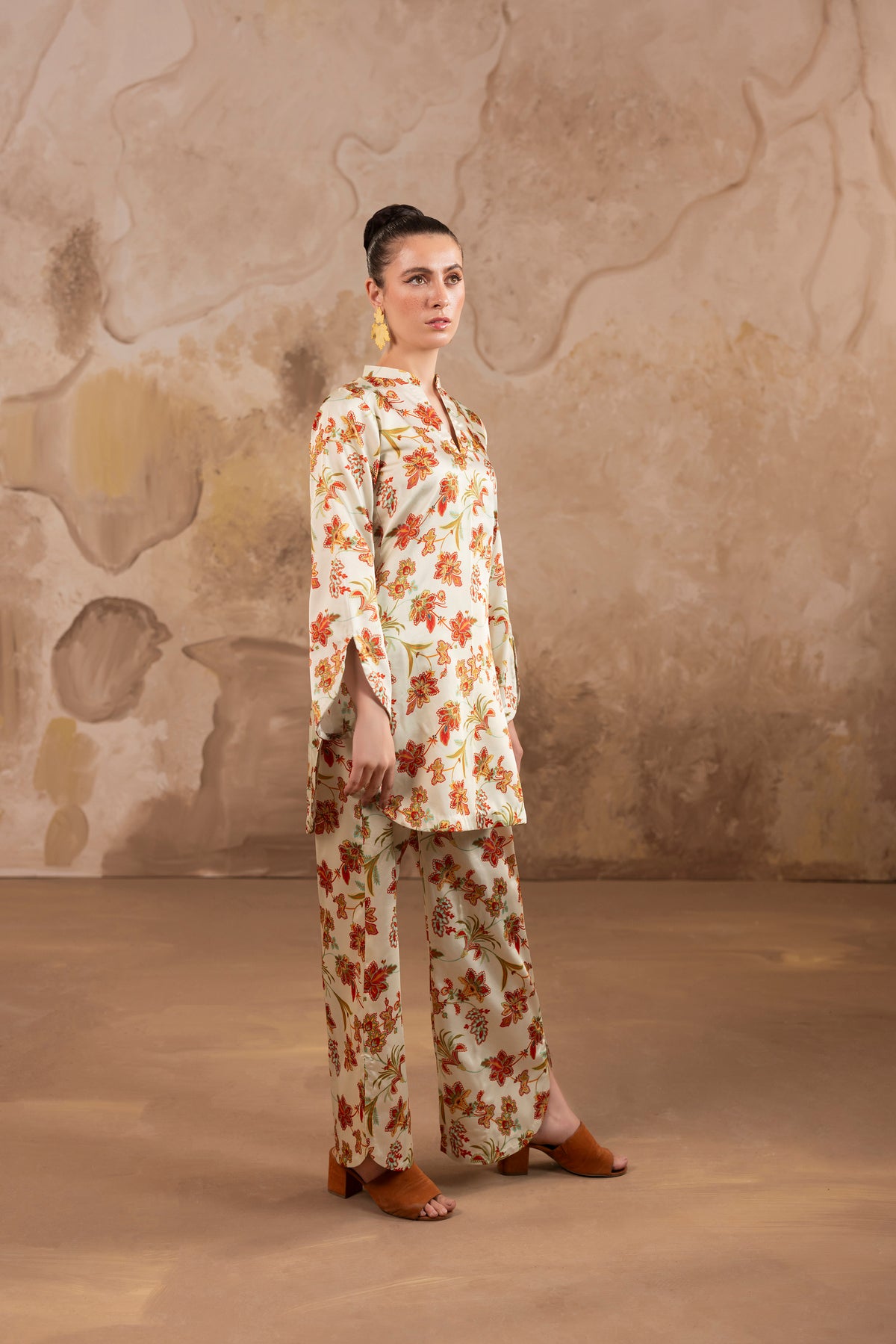 Daisy – Ivory Floral Printed Silk 2-Piece Suit